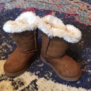 Faux fur boots. Size- 7T.